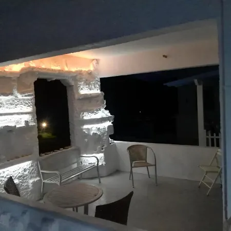 Alea Milos Πανσιόν